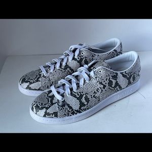 Hyke Adidas Originals mens US 10.5 brand new